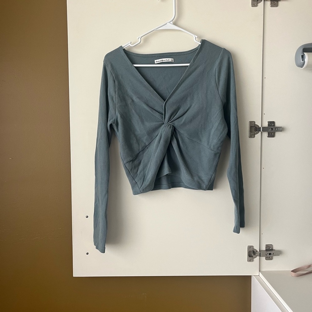 Abercrombie Twist Front Long Sleeve Top Sz L